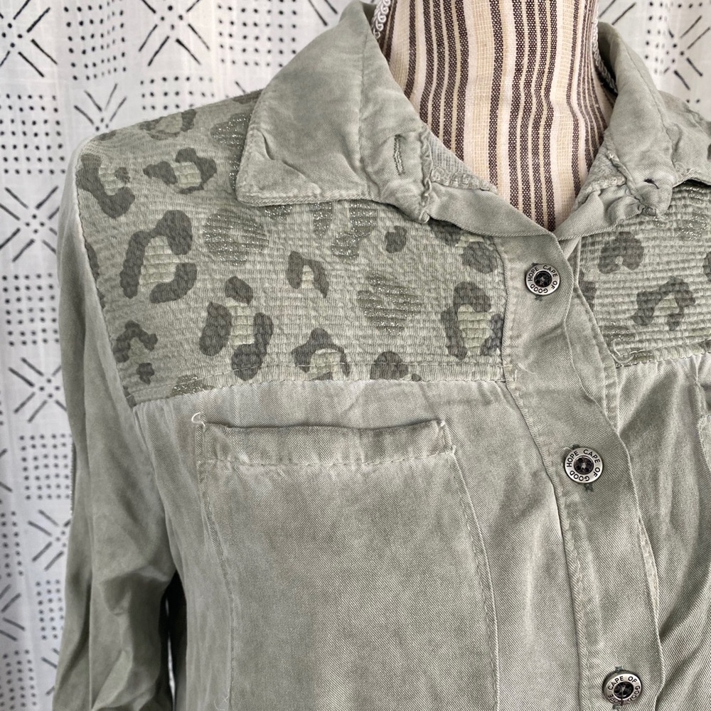 Button Down Top - Picture 2 of 5